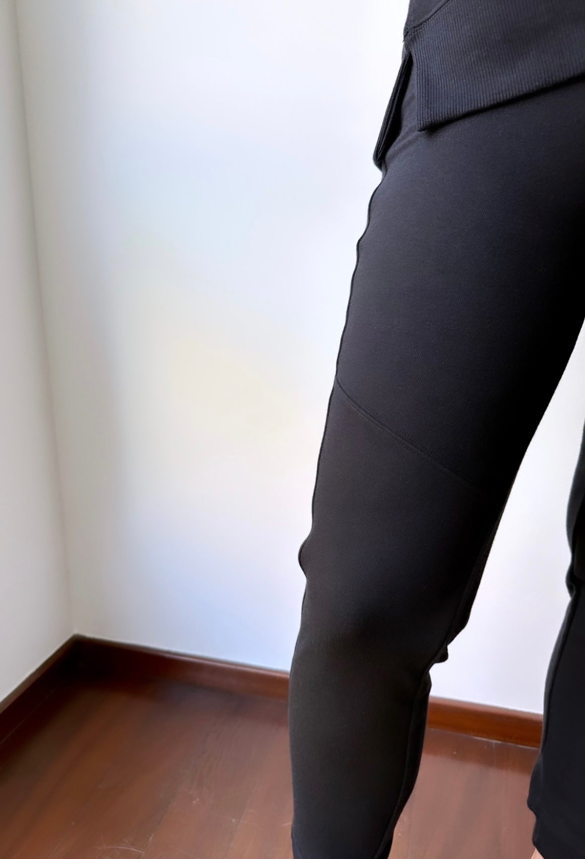 The Skinny Sweatpants in Black